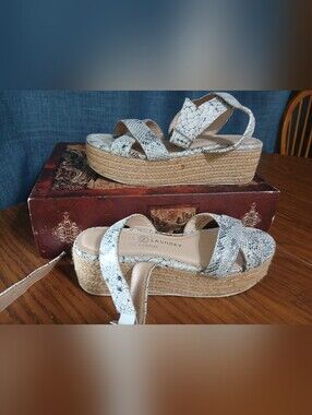 Chinese Laundry Zala Platform Snakeskin Sandals Size 6.5